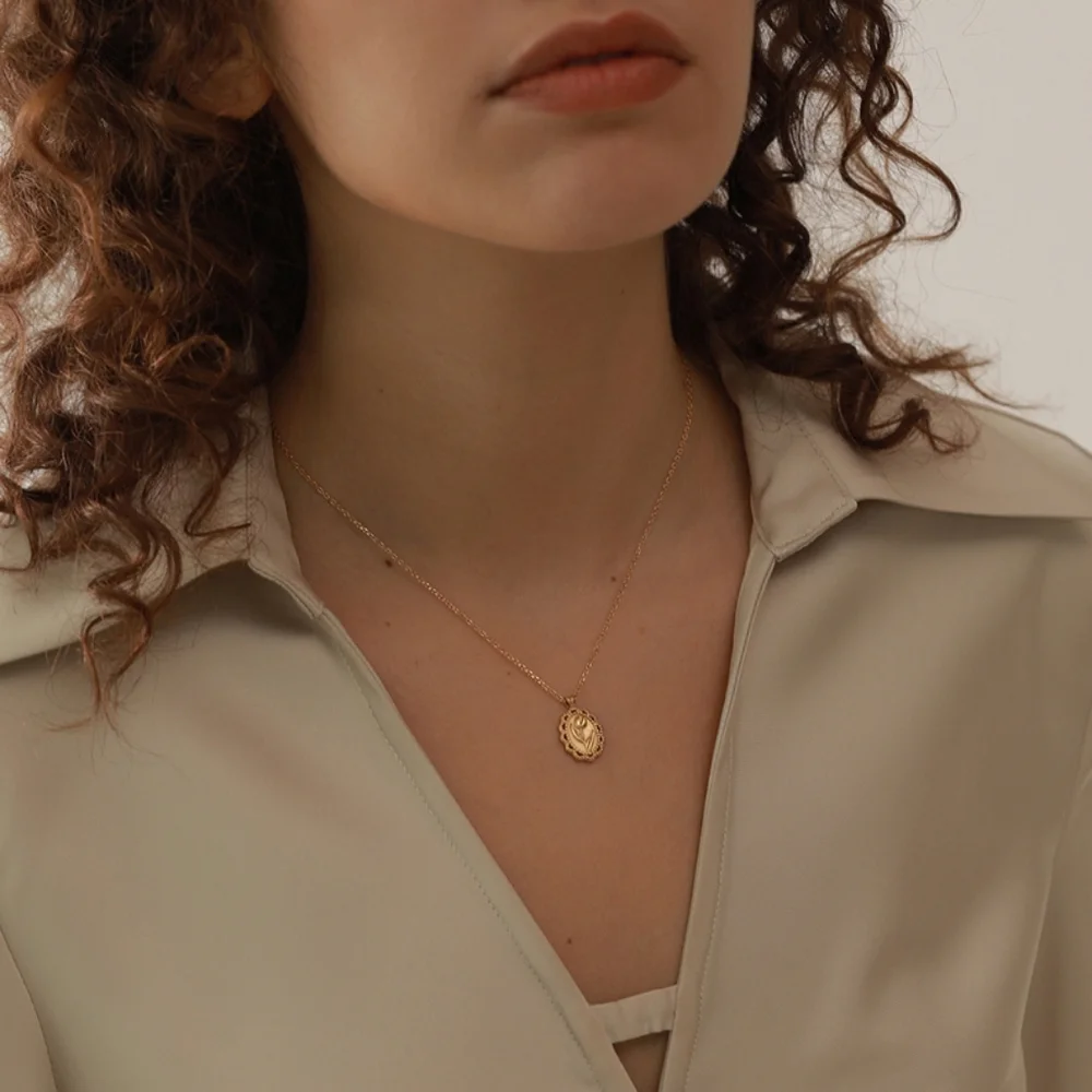 Pretty Flower Pendant Necklace - Picture 5 of 6